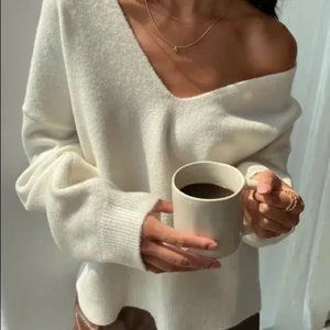 Oak +Fort v back slouchy wool blend sweater in a creamy color size medium